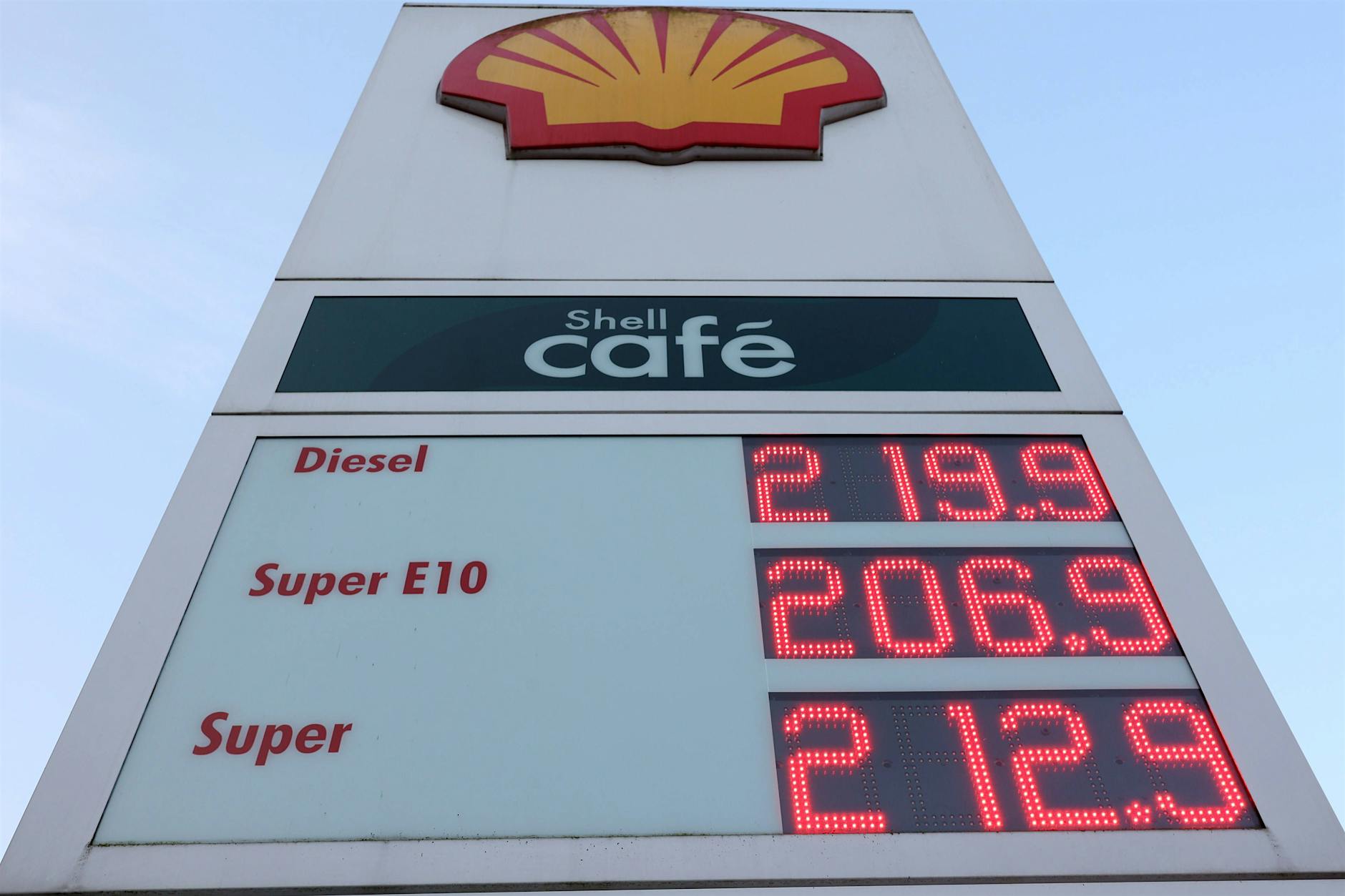 Sprit-Abzocke, Frust: Tankstellenpächter gehen auf Öl-Konzerne los