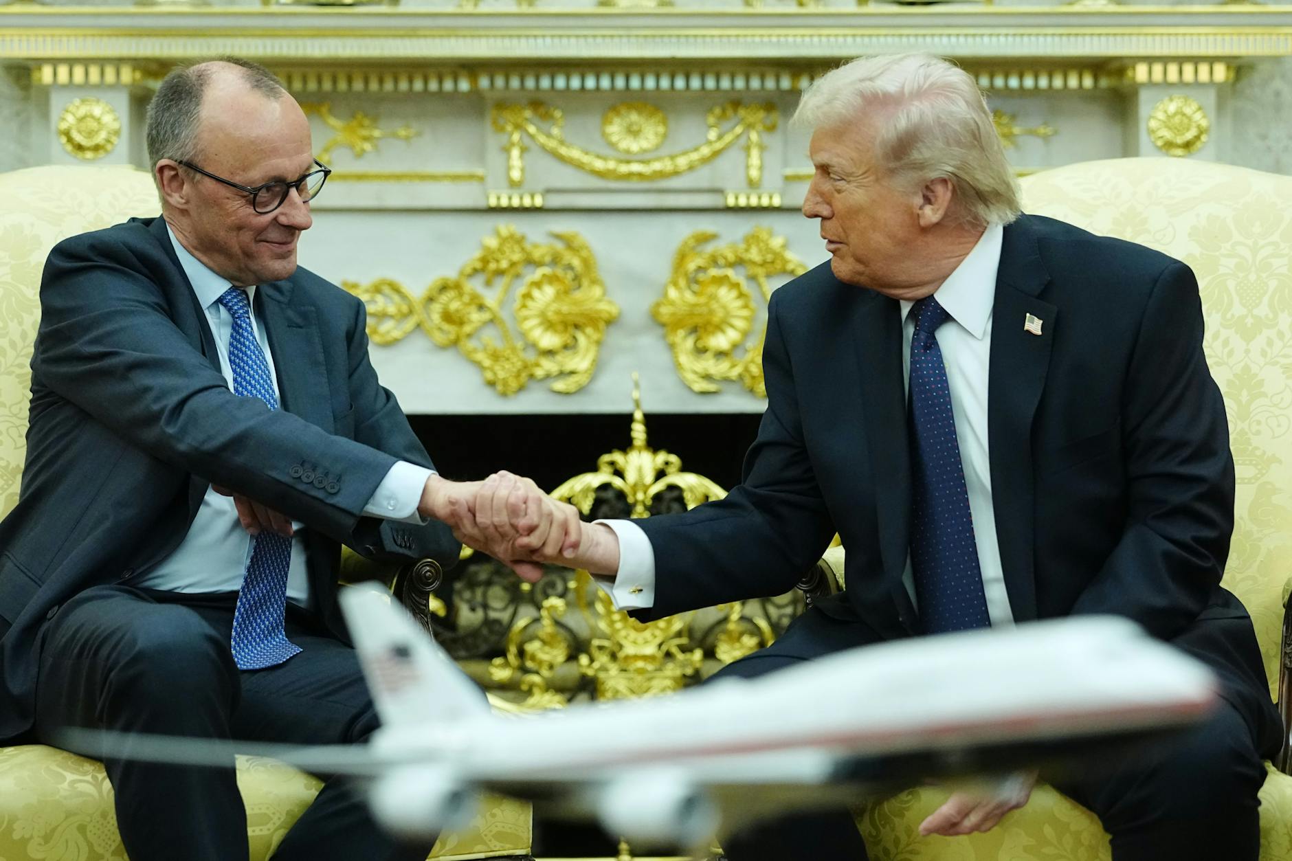 Bundeskanzler Friedrich Merz steht US-Präsident Donald Trump im Iran-Krieg zur Seite.