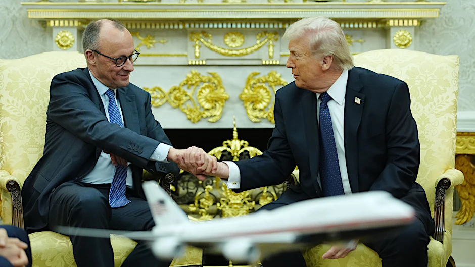 Bundeskanzler Friedrich Merz steht US-Präsident Donald Trump im Iran-Krieg zur Seite.