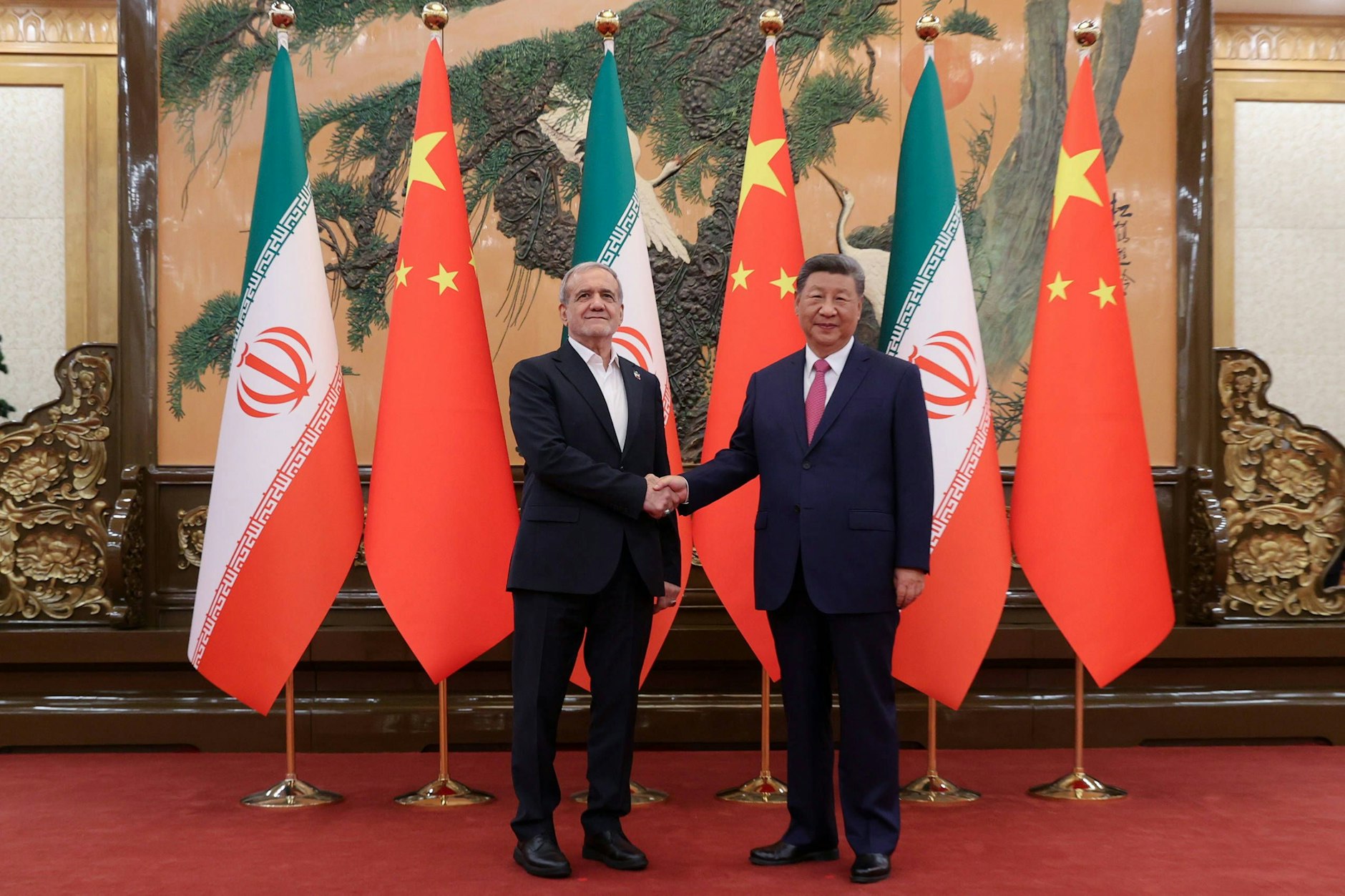 Peseschkian trifft Xi in Peking: Die strategische Partnerschaft zwischen China und dem Iran umfasst noch keine militärischen Beistandspflichten.