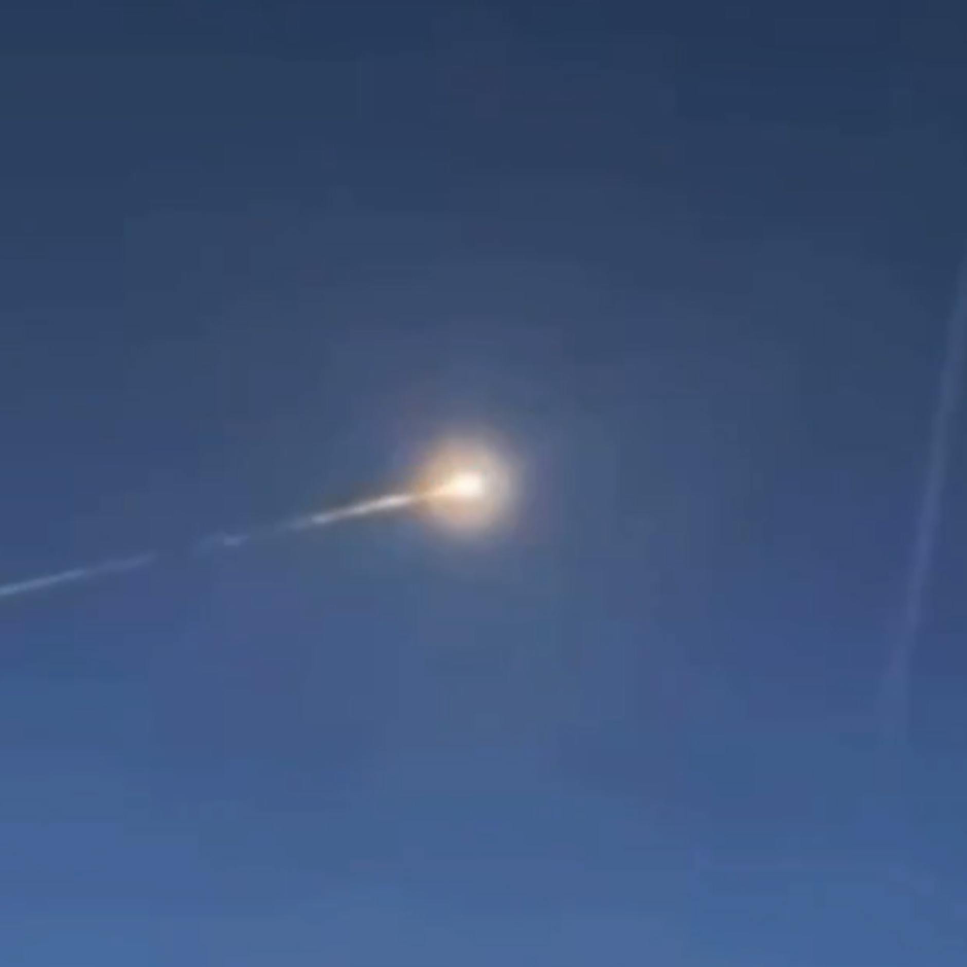 Lichtblitz und lauter Knall: Meteorit schlägt in Häuser ein