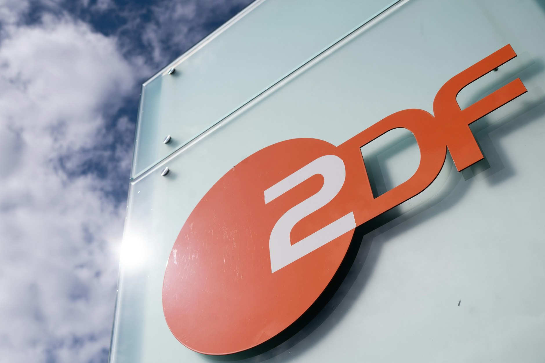 Nach der KI-Panne kämpft das ZDF jetzt mit einer Maulwurf-Affäre