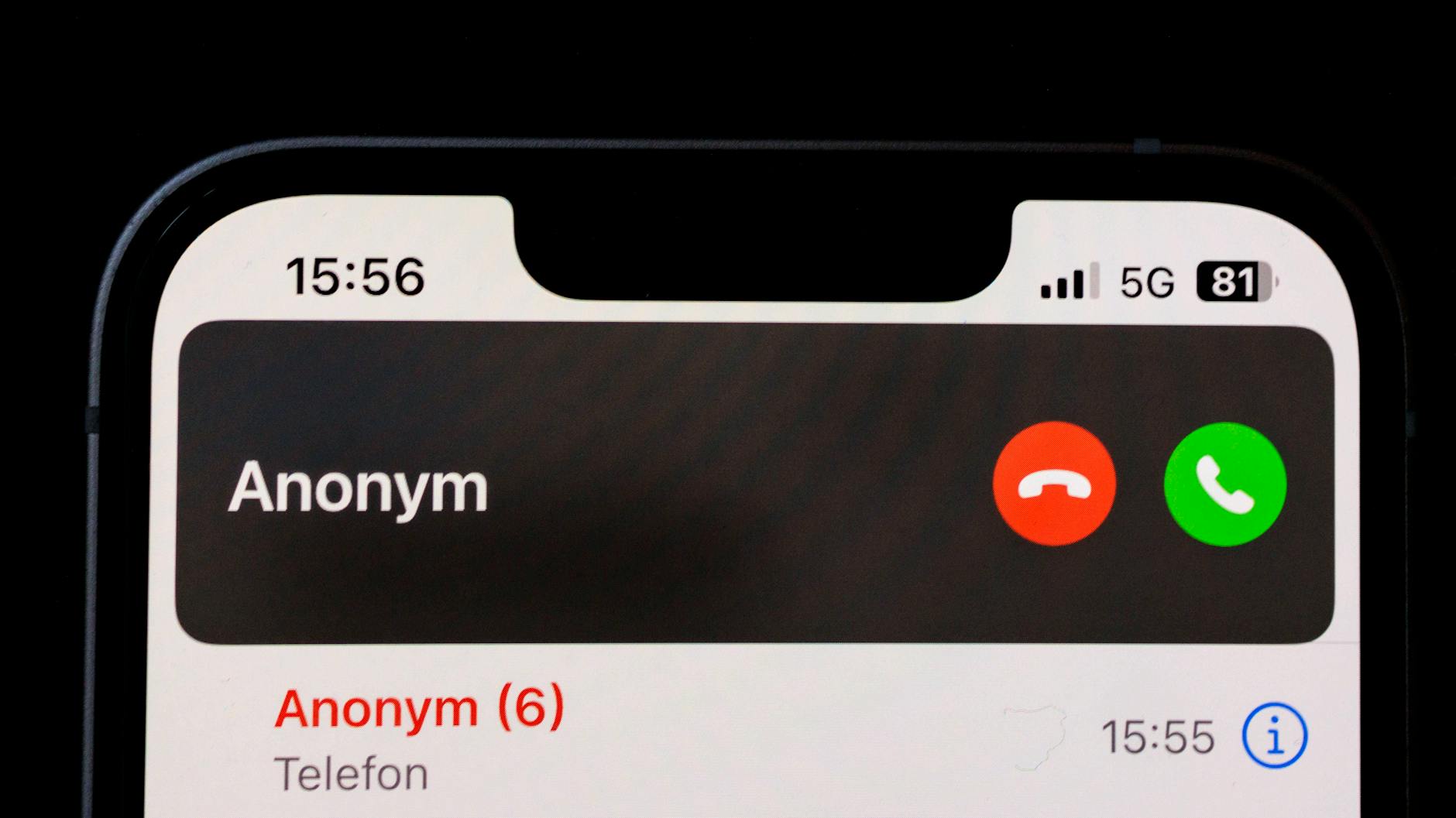 Bei anonymen Nummern ist Vorsicht geboten. Betrüger nutzen allerdings heute auch ganz andere technische Möglichkeiten, um vorzugaukeln, dass sie etwa von bekannten Unternehmen anrufen.