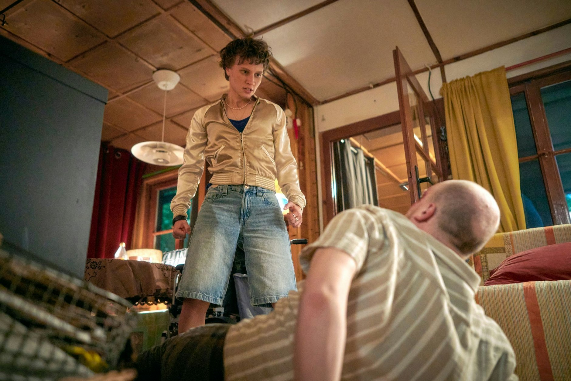 Abtreibungs-Aktivistin Lara Becker überwältigt Maik Gerboth (Sebastian Jakob Doppelbauer) in einer Szene - warum war er am Tatort?