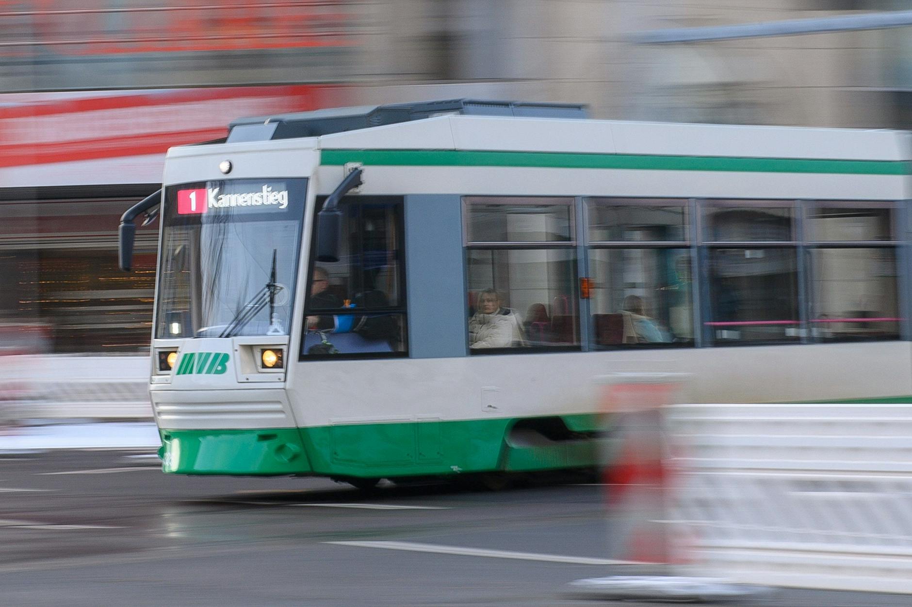 Mutter stirbt vor den Augen ihrer Kinder bei Tram-Unglück