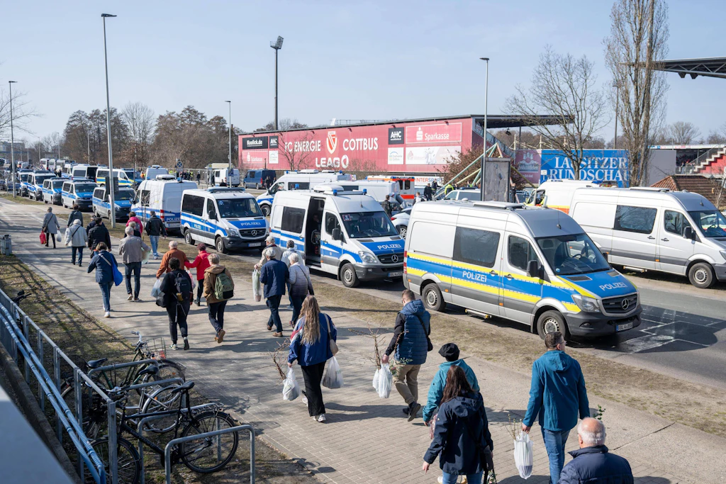 Das Sicherheitskonzept der Polizei funktionierte beim Hochsicherheitsspiel zwischen Energie Cottbus und dem FC Hansa Rostock sehr gut.