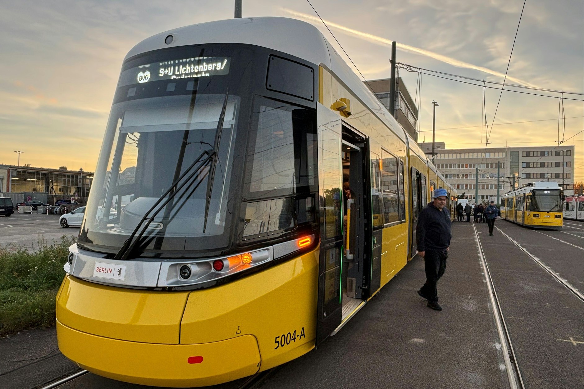 Die erste XXL-Straßenbahn der BVG wurde im Juli 2024 vorgestellt.