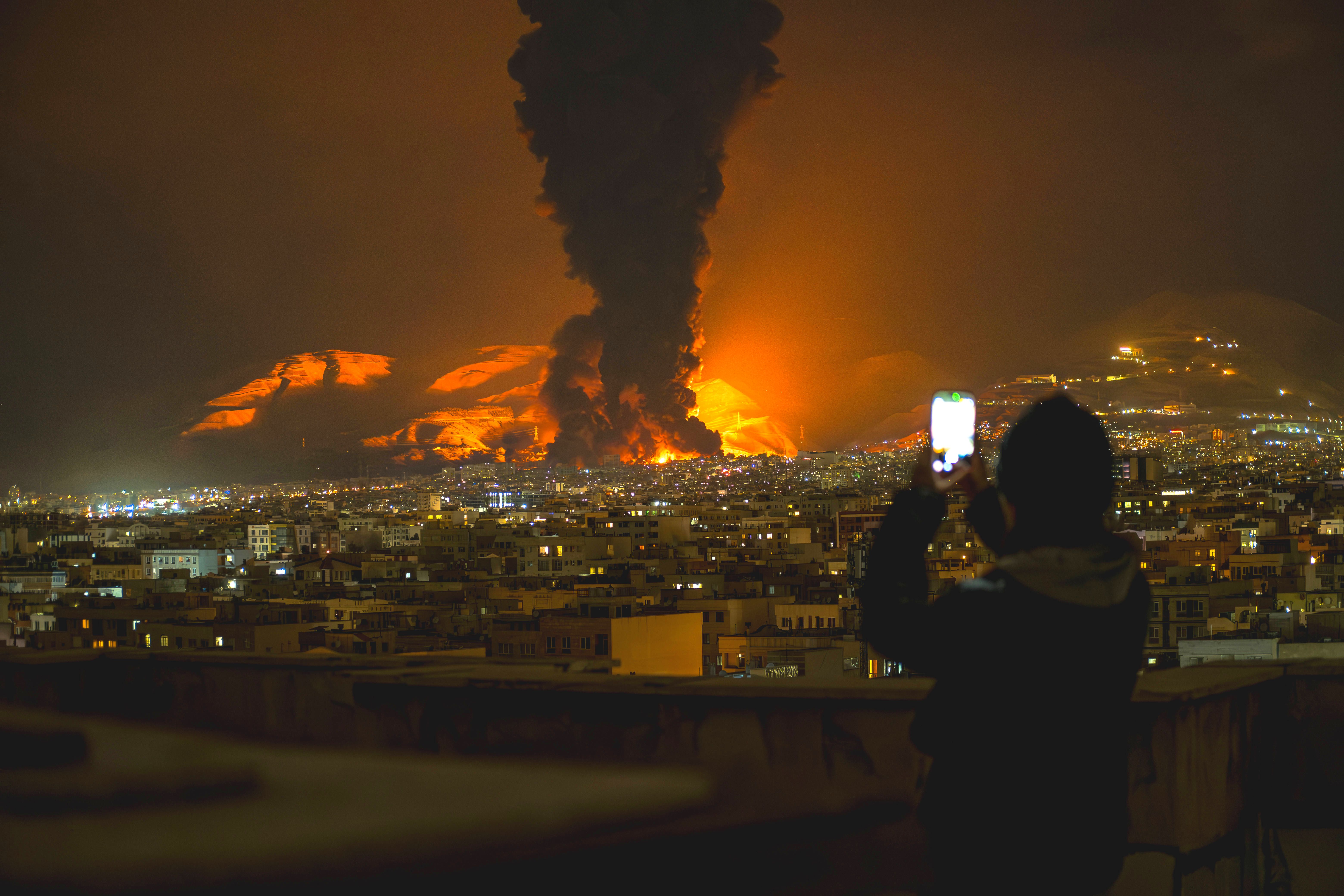 Nach Kriegsausbruch im Iran: Wo bleibt die Revolution?