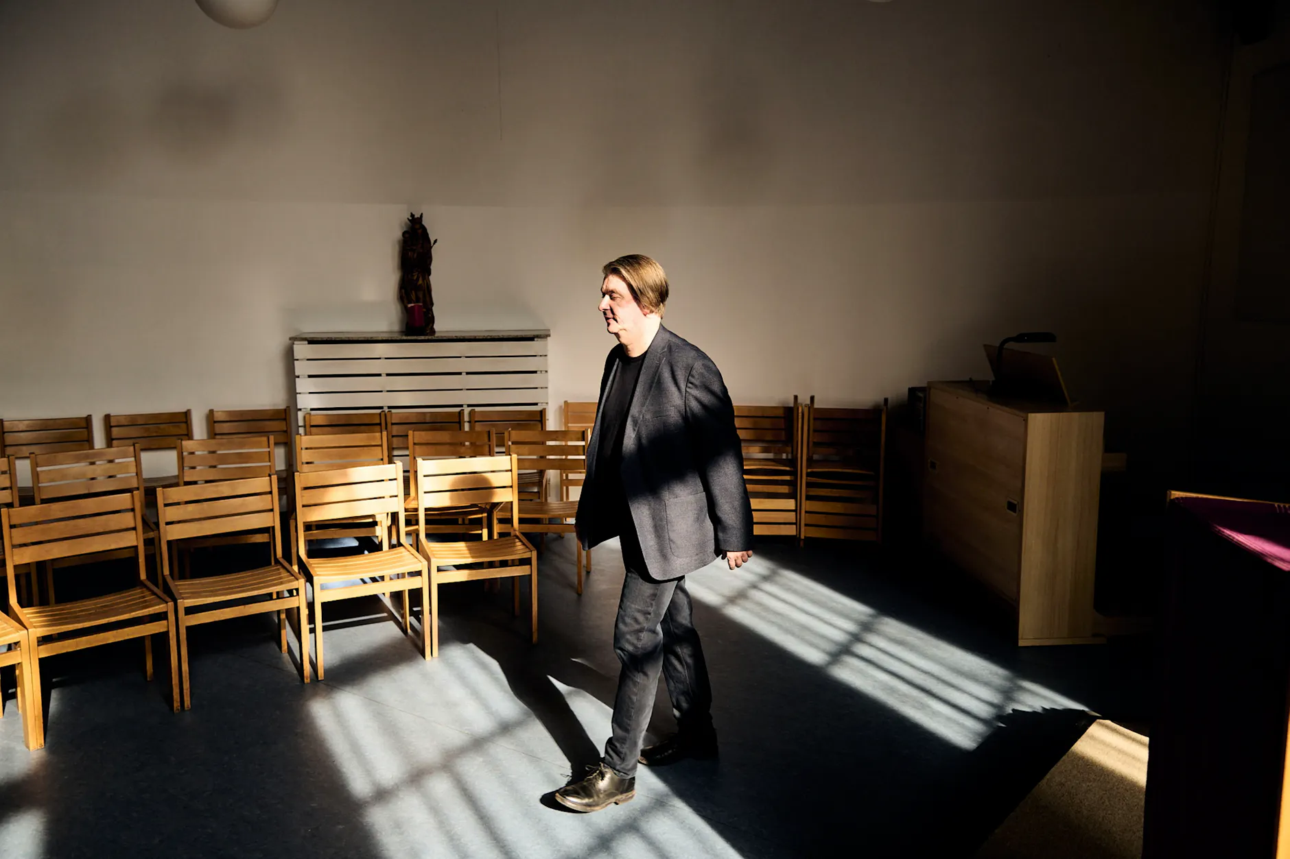 Seit fast 20 Jahren arbeitet Patrick Beirle als katholischer Gefängnisseelsorger. In der JVA Moabit ist er für mehr als 850 Insassen Gesprächspartner und Begleiter.