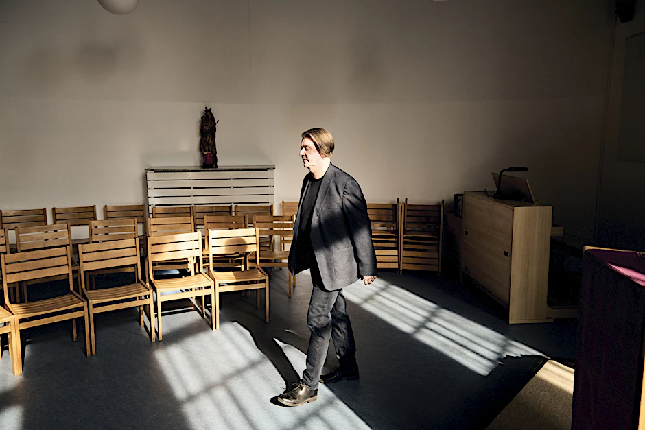 Seit fast 20 Jahren arbeitet Patrick Beirle als katholischer Gefängnisseelsorger. In der JVA Moabit ist er für mehr als 850 Insassen Gesprächspartner und Begleiter.