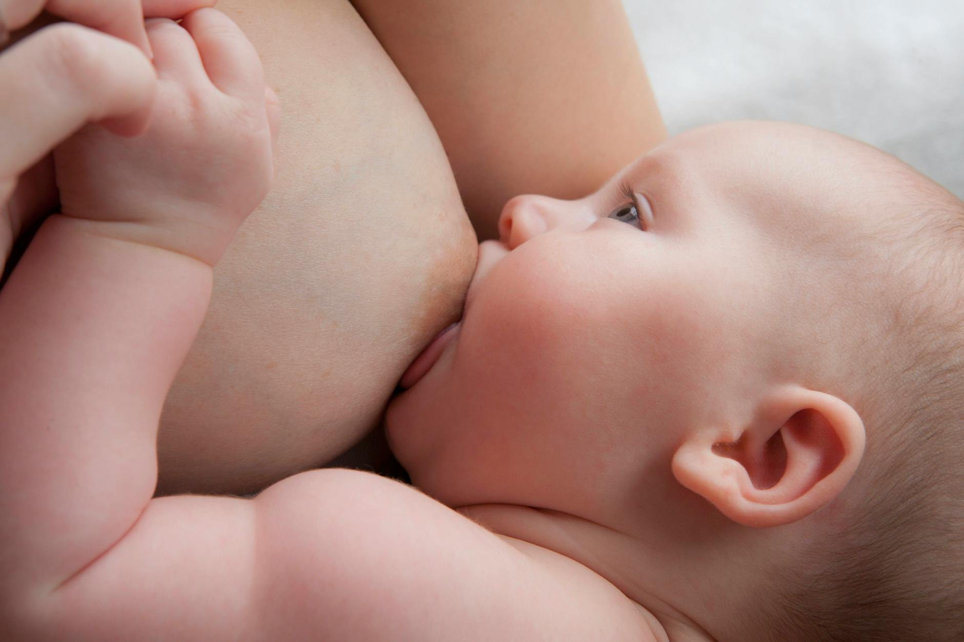 Säuglinge sollten laut Weltgesundheitsorganisation WHO in den ersten sechs Monaten gestillt werden.