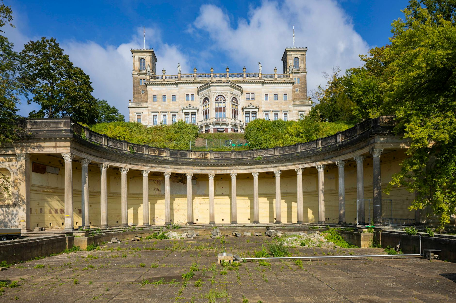 Dauerbaustelle: Die Sanierung des verfallenen Römischen Bades dauert an.