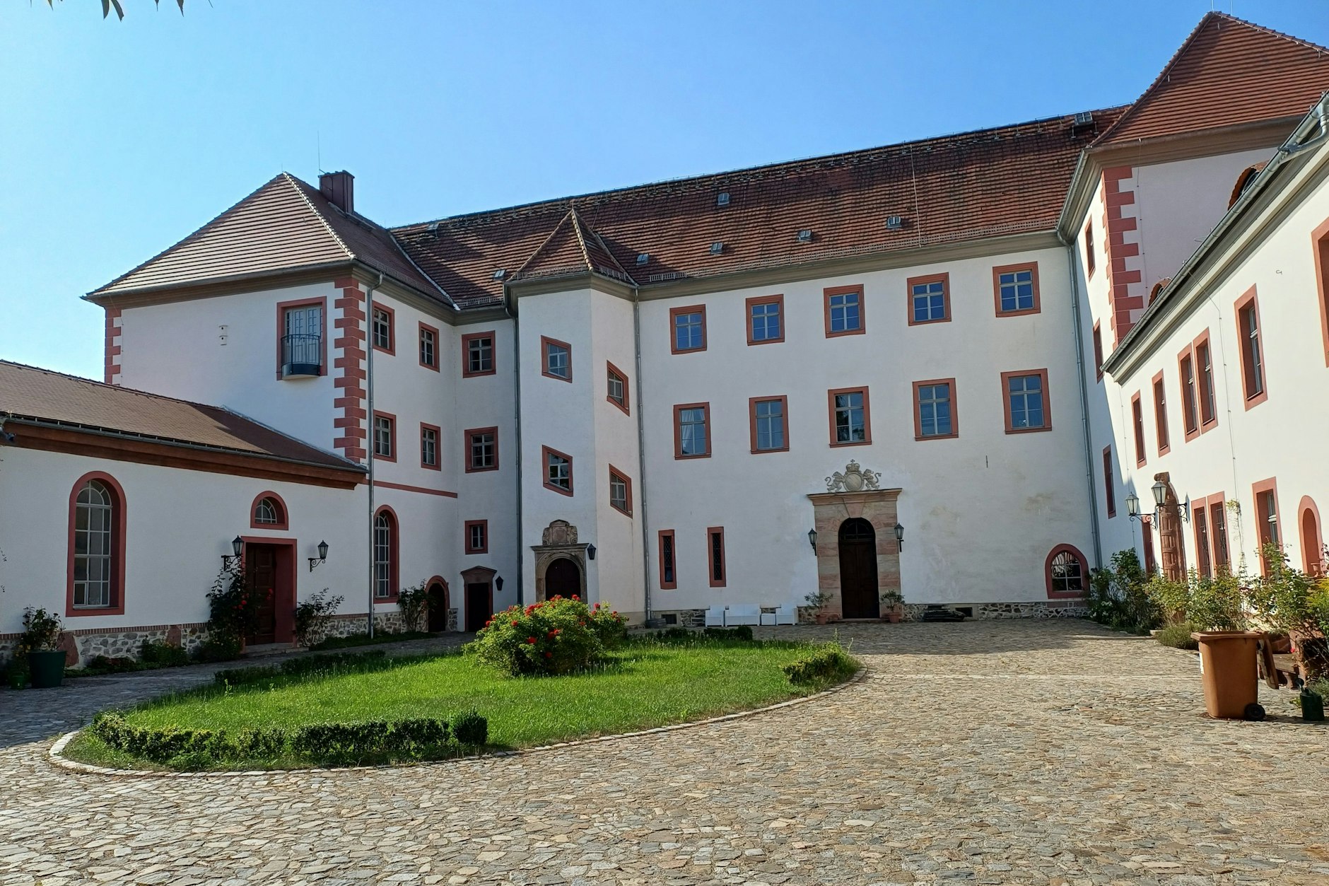 2014 erwarb Alfred Prinz von Schönburg-Hartenstein auch das Alte Schloss in Penig.