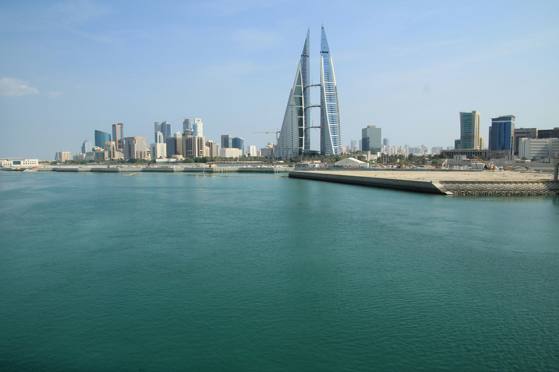 Die Skyline von Bahrain: Auch dort soll Drohnenangriffe aus dem Iran gegeben haben.