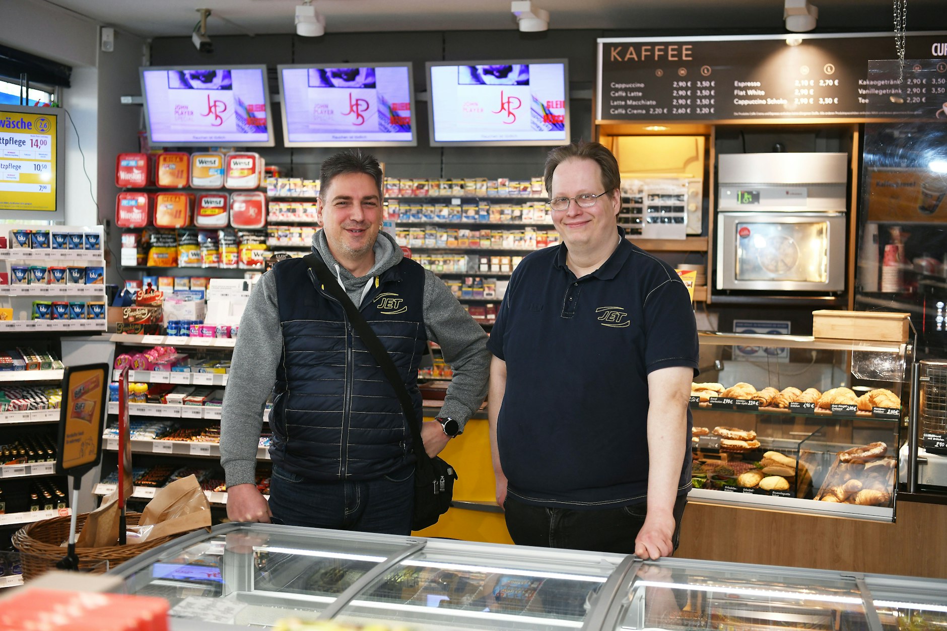 Die Mitarbeiter der Tankstellen bekommen die Wut der Autofahrer ab, obwohl sie nichts für die steigenden Preise können. (Symbolbild)