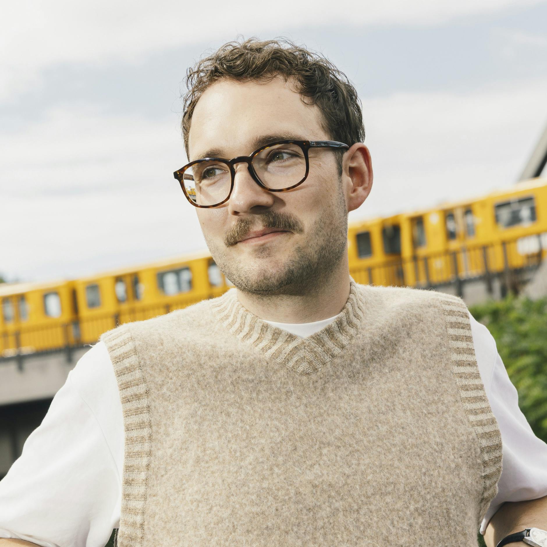 Image - Lukas Rietzschel über Opfermythen: „Dem bösen Westen die Schuld zu geben, entlastet“