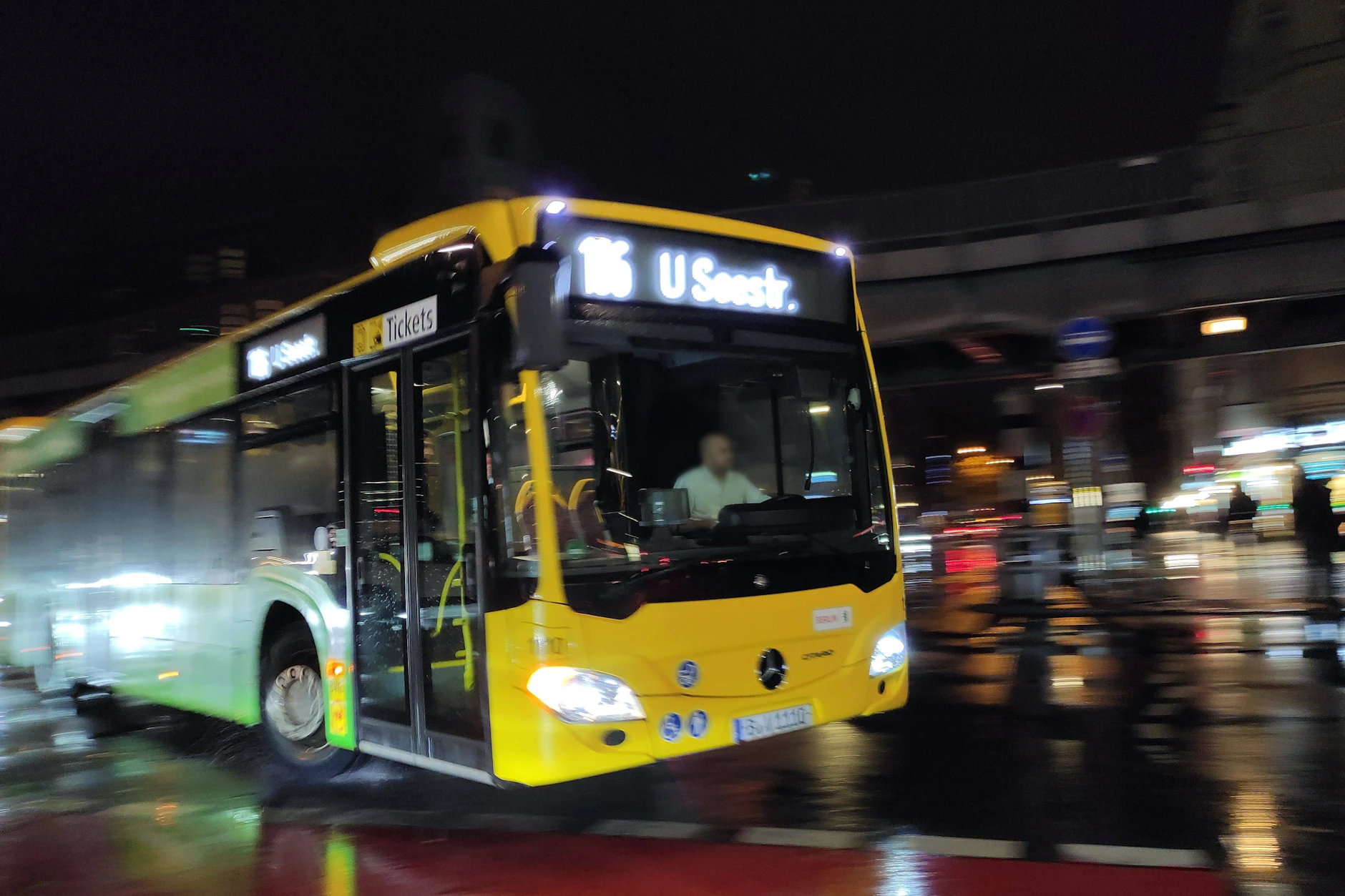 BVG-Fahrer müssen regelmäßig spätabends, nachts und frühmorgens arbeiten. Das kann sich auf die Gesundheit auswirken.