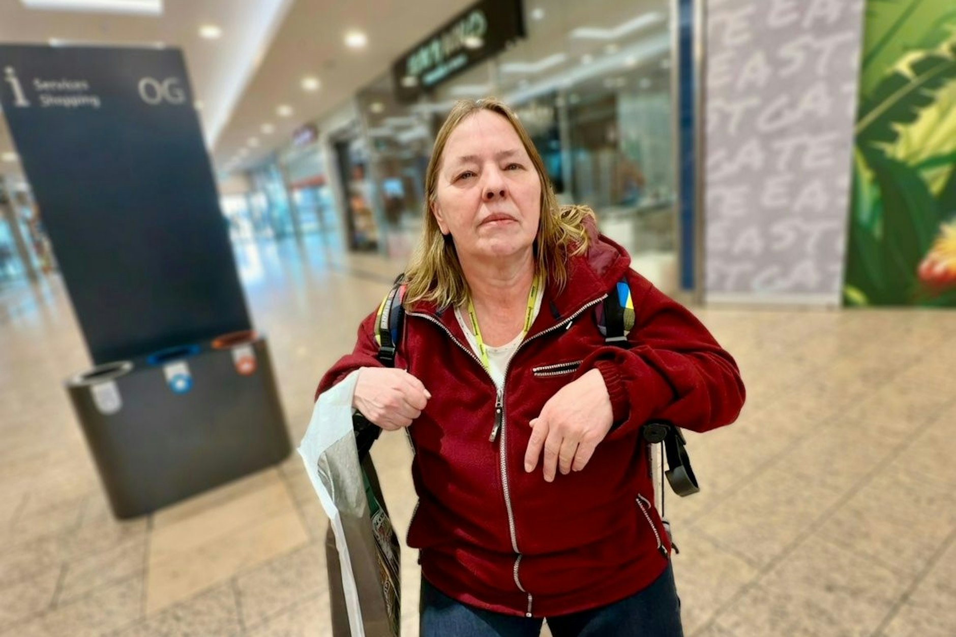 Jutta Schmidt (60) sitzt auf ihrem Rollator: „Für mich ist Merz eine Witzfigur.“