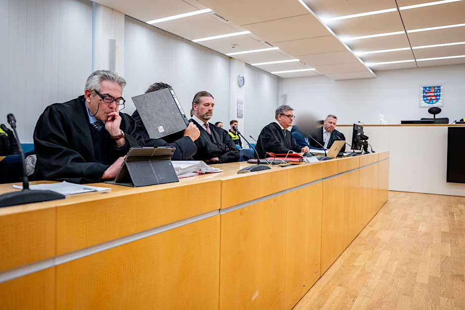 Am Erfurter Landgericht hat ein Prozess gegen zwei Männer wegen Mitgliedschaft in einer kriminellen Vereinigung im Ausland begonnen. 