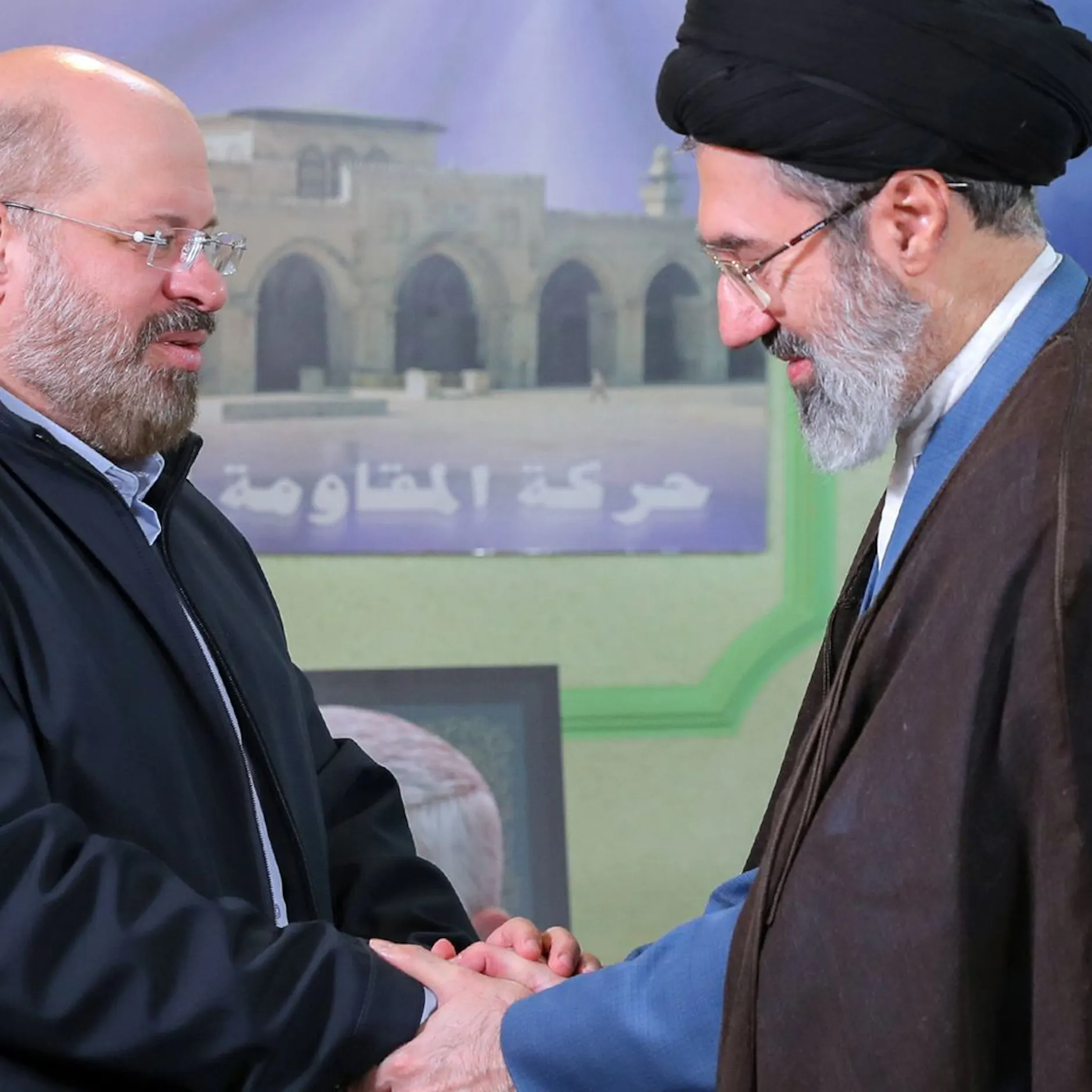 Image - Iran-Liveblog: Chamenei-Sohn wird Irans neuer Führer ++ Ölpreis schießt in die Höhe