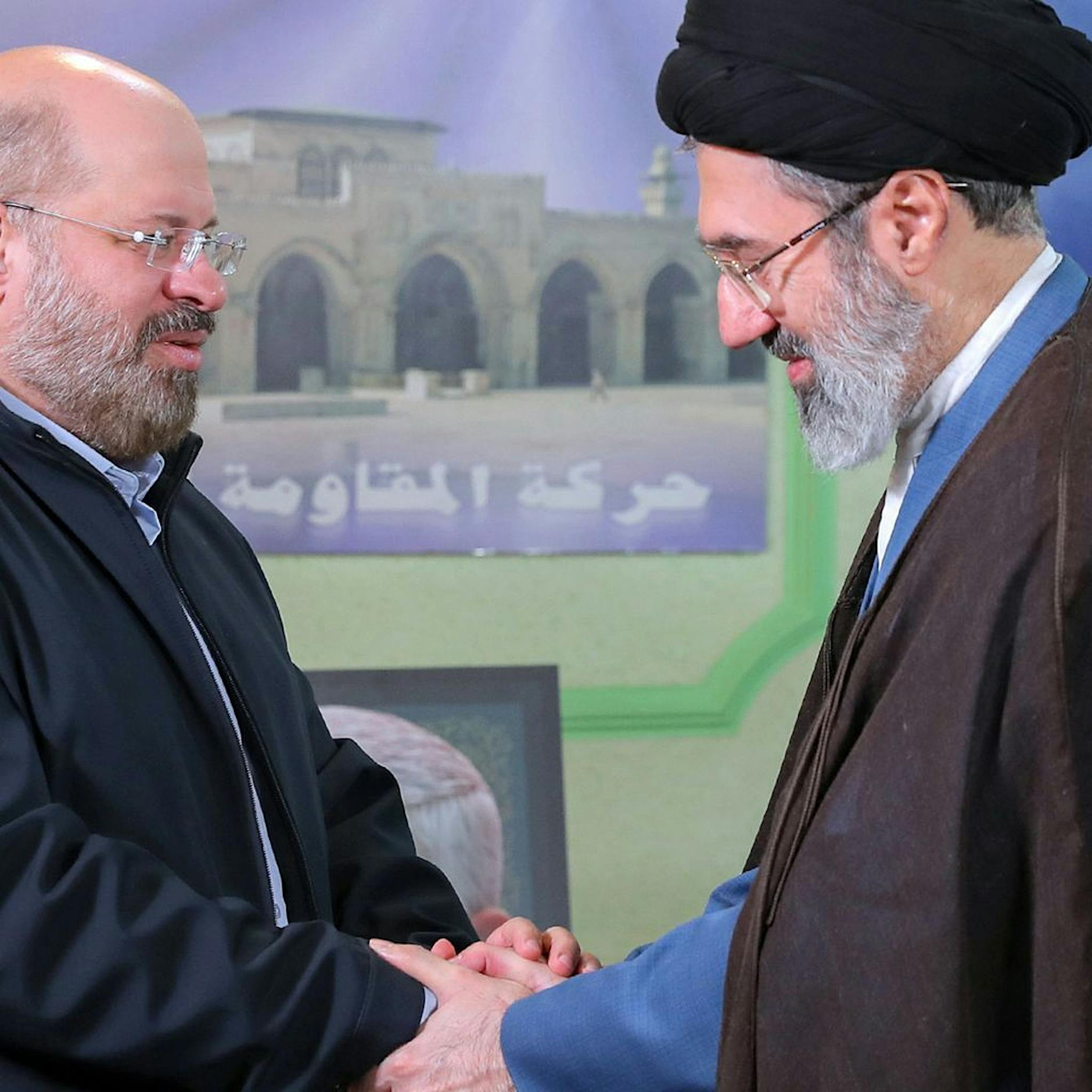 Iran-Liveblog: Chamenei-Sohn wird Irans neuer Führer ++ Ölpreis schießt in die Höhe