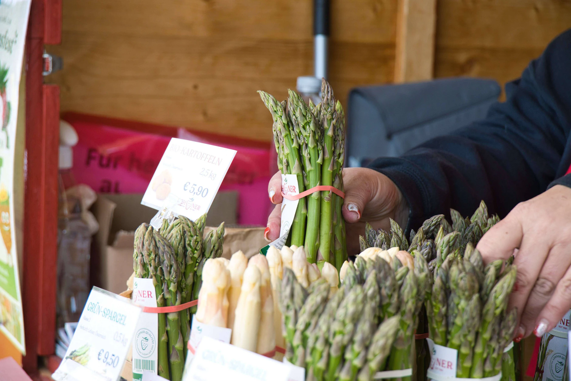 Die Spargelpreise hängen auch mit der Nachfrage zusammen.