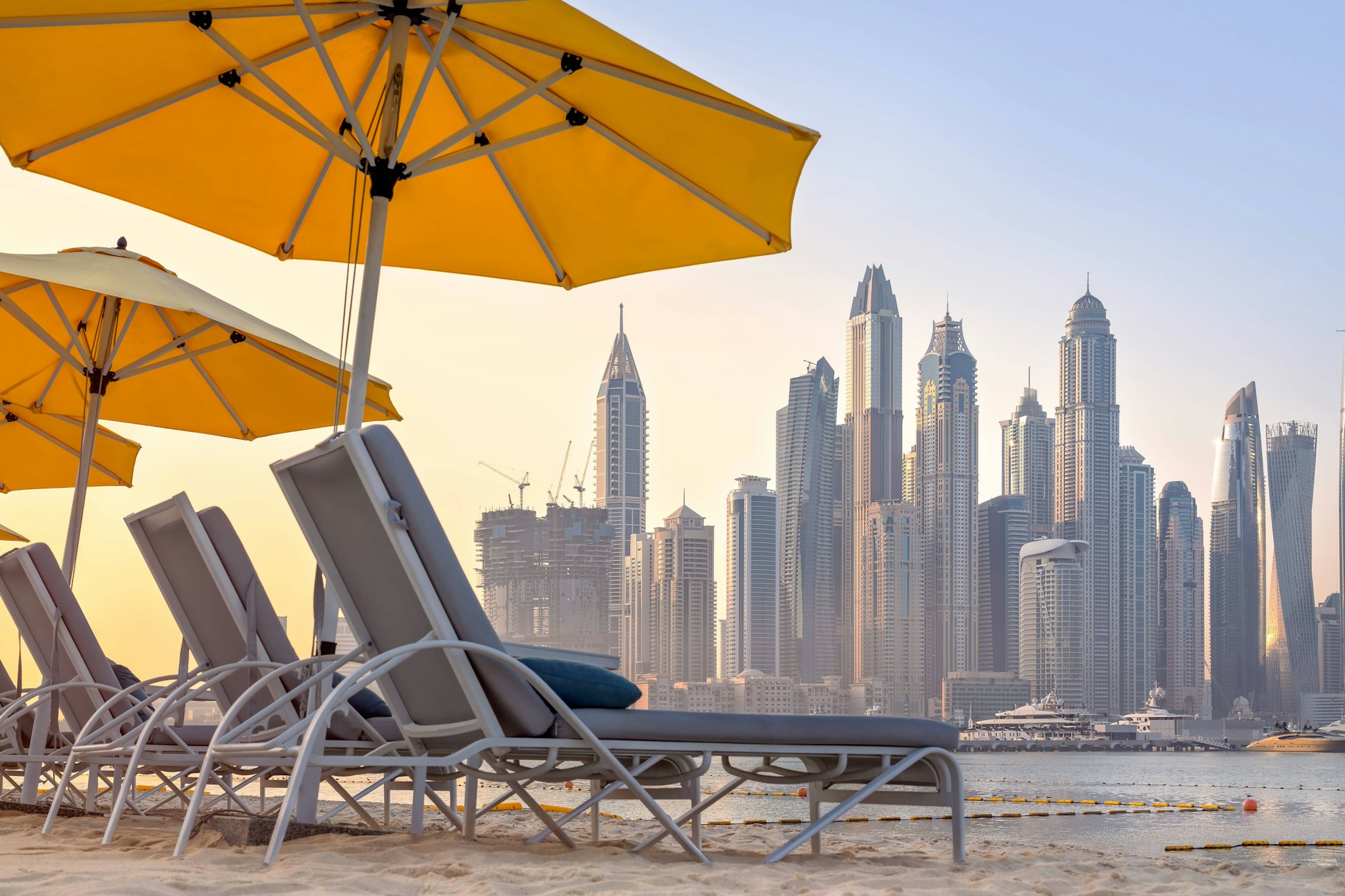 Trotz Warnung bietet Discounter Reisen nach Dubai an! Was Kunden wissen müssen