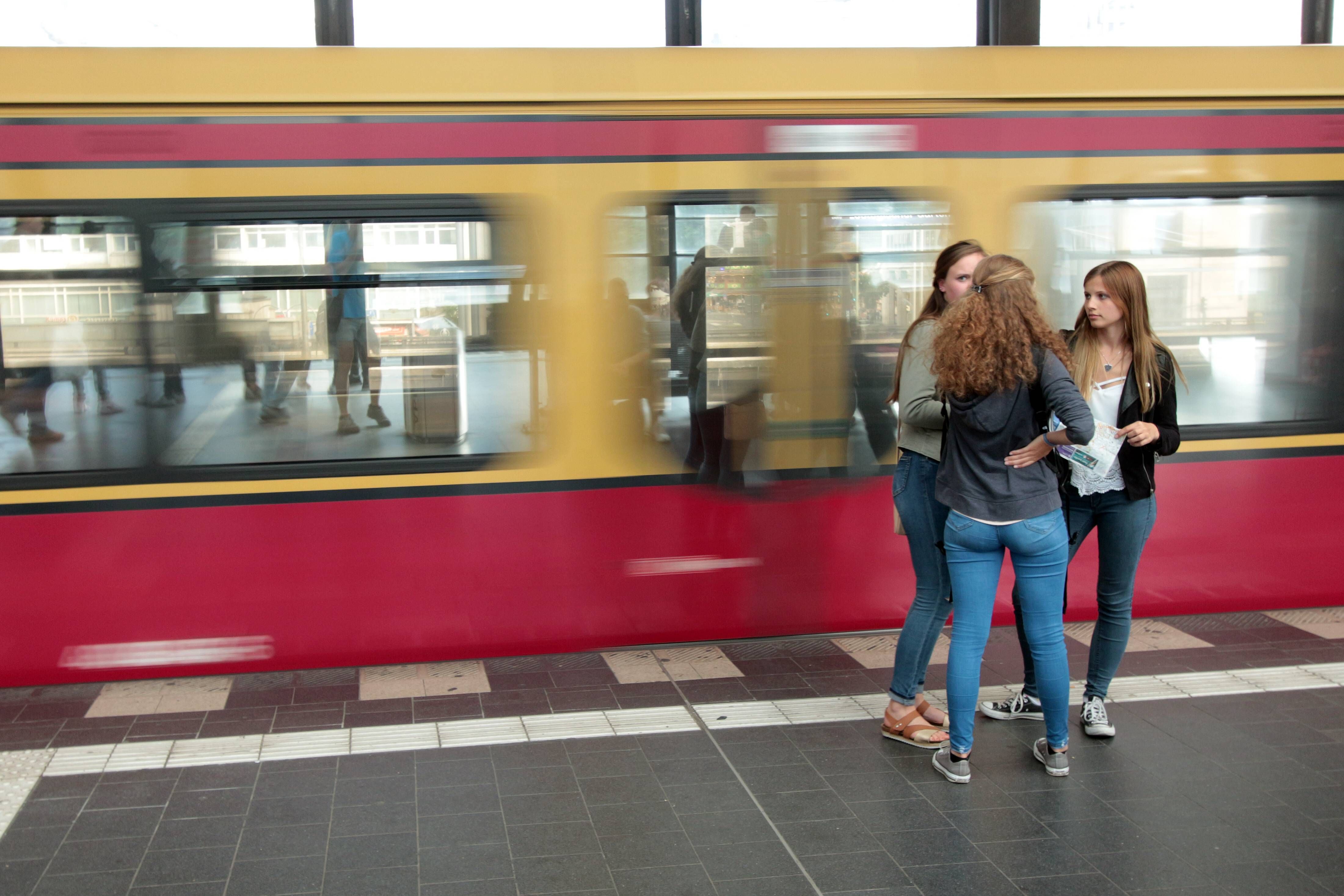 Image - Weltkriegsbombe bei Berlin: Kein Halt an S-Bahnhof, Fern- und Regionalverkehr betroffen