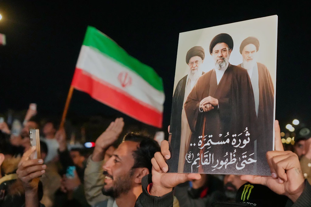 Iran-Newsblog: Trump erklärt Krieg für „so gut wie beendet“ ++ Revolutionsgarden reagieren scharf