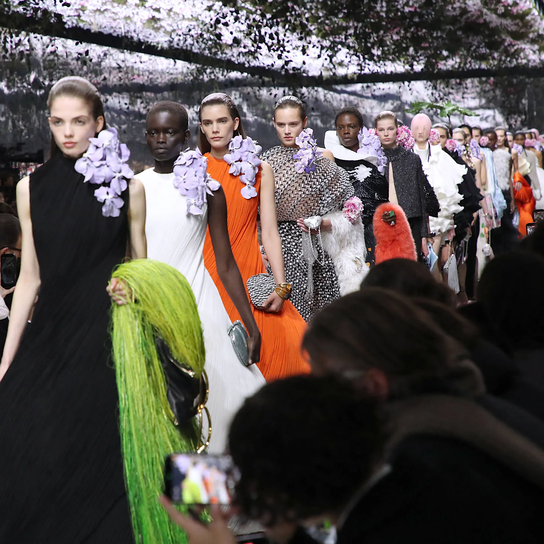 Treiben Sie es bunt! Die angesagten Farben des Frühlings und wie man sie trägt