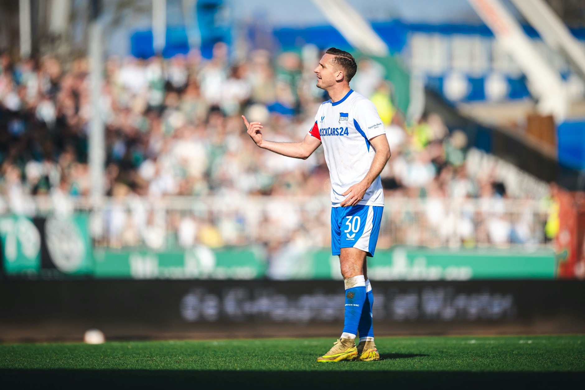 Paul Seguin trug beim Spiel von Hertha BSC in Münster zum ersten Mal die Kapitänsbinde, als Fabian Reese ausgewechselt wurde.