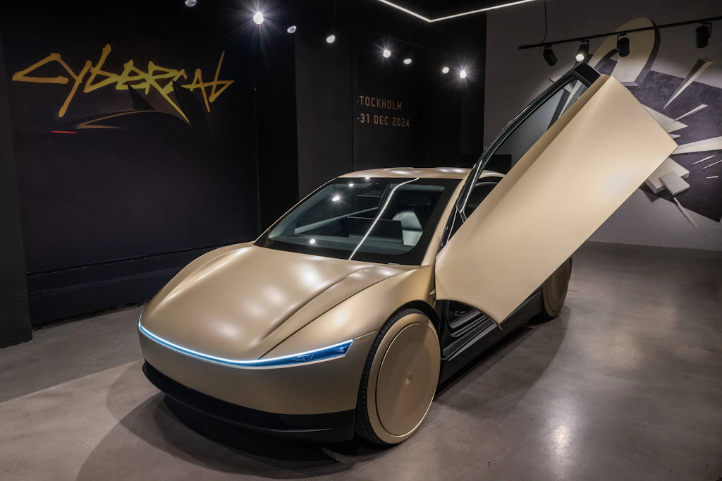 Zukunftsmodell im Fokus: Teslas autonome Cybercab-Vision hängt an einer behördlichen Datenprüfung und der Regulierbarkeit des Assistenzsystems.