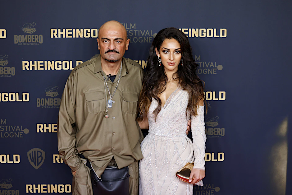 Xatar und seine Ehefrau Farvah Hajabi bei der Premiere des Films „Rheingold“ 2022.