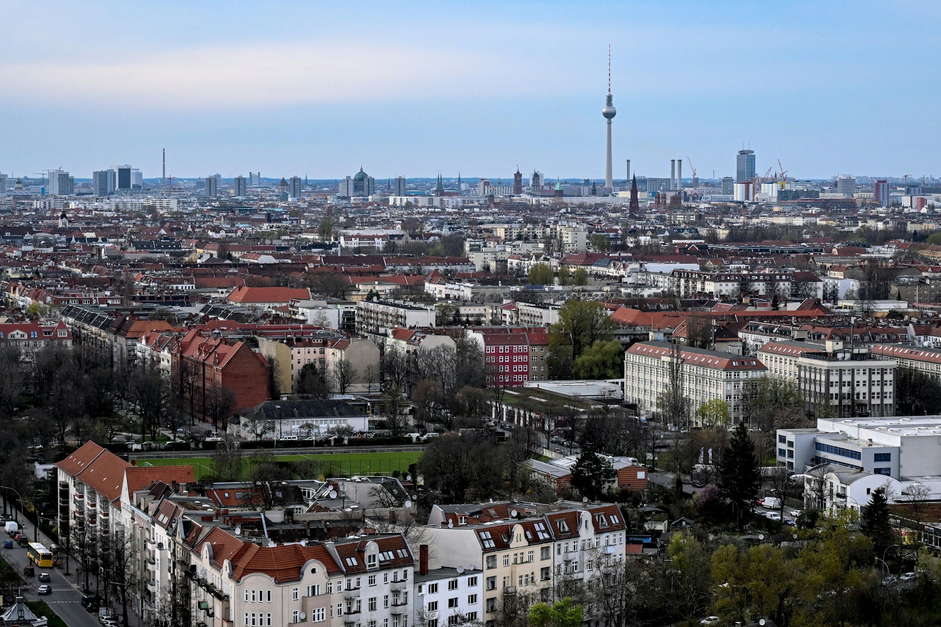 Die wirtschaftliche Stimmung in Berlin und Brandenburg ist einer Umfrage zufolge angespannt.