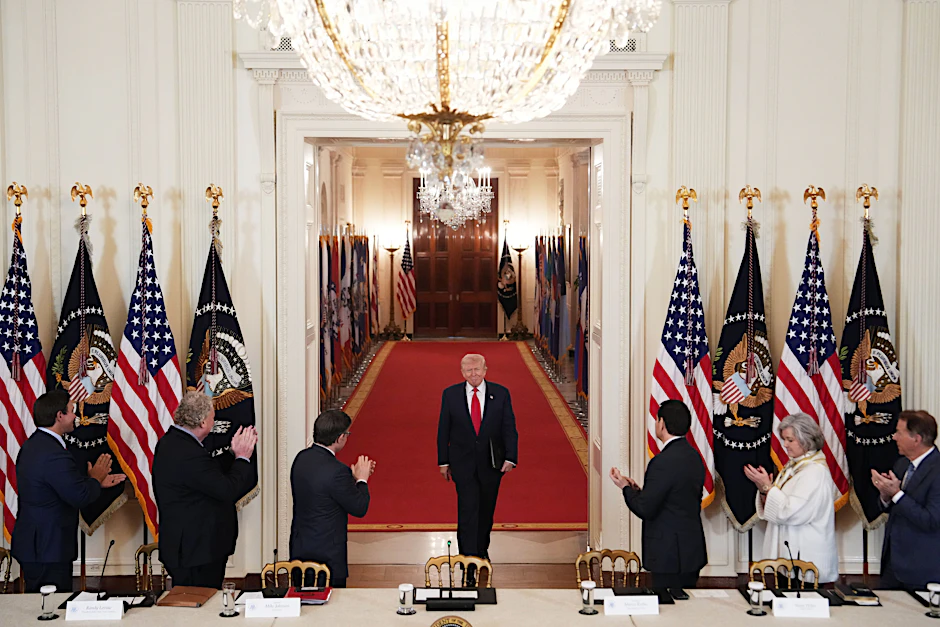 US-Präsident Donald Trump kommt zu einem Rundtischgespräch im Weißen Hauses in Washington.