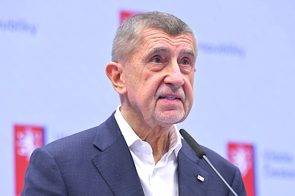 Bundeskanzler Merz wird Andrej Babiš mit militärischen Ehren empfangen.