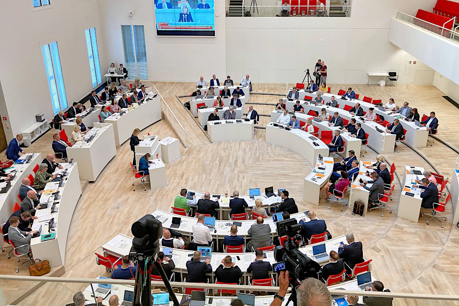 Auch im Brandenburger Landtag sorgen die Spritpreise für hitzige Diskussionen. (Archivbild)