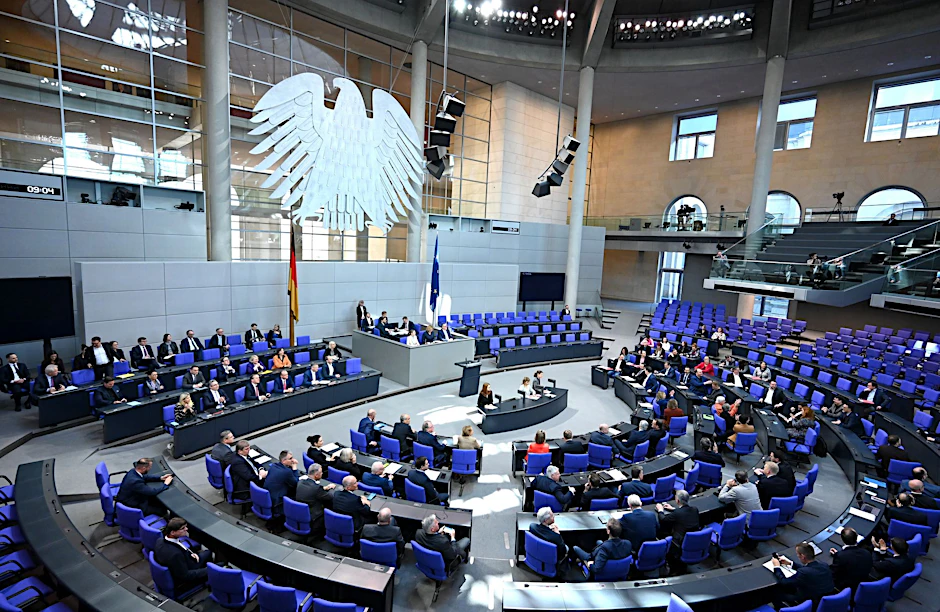 Die Union will familiäre Beschäftigungsverhältnisse im Bundestag stärker begrenzen – konkret wird es aber noch nicht.