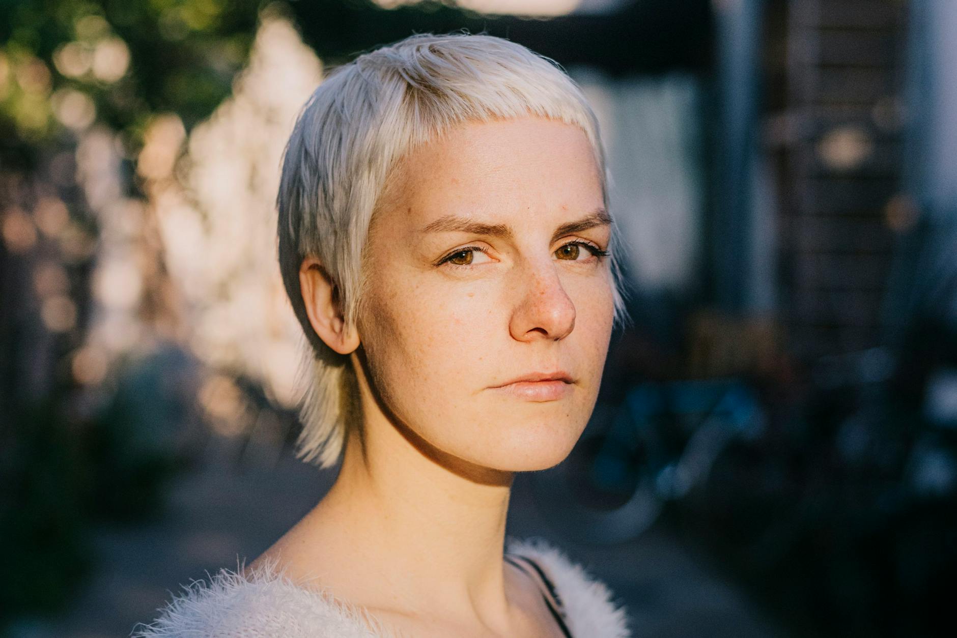 Helene Bukowski erfindet ein in der DDR gelebtes Leben nach.