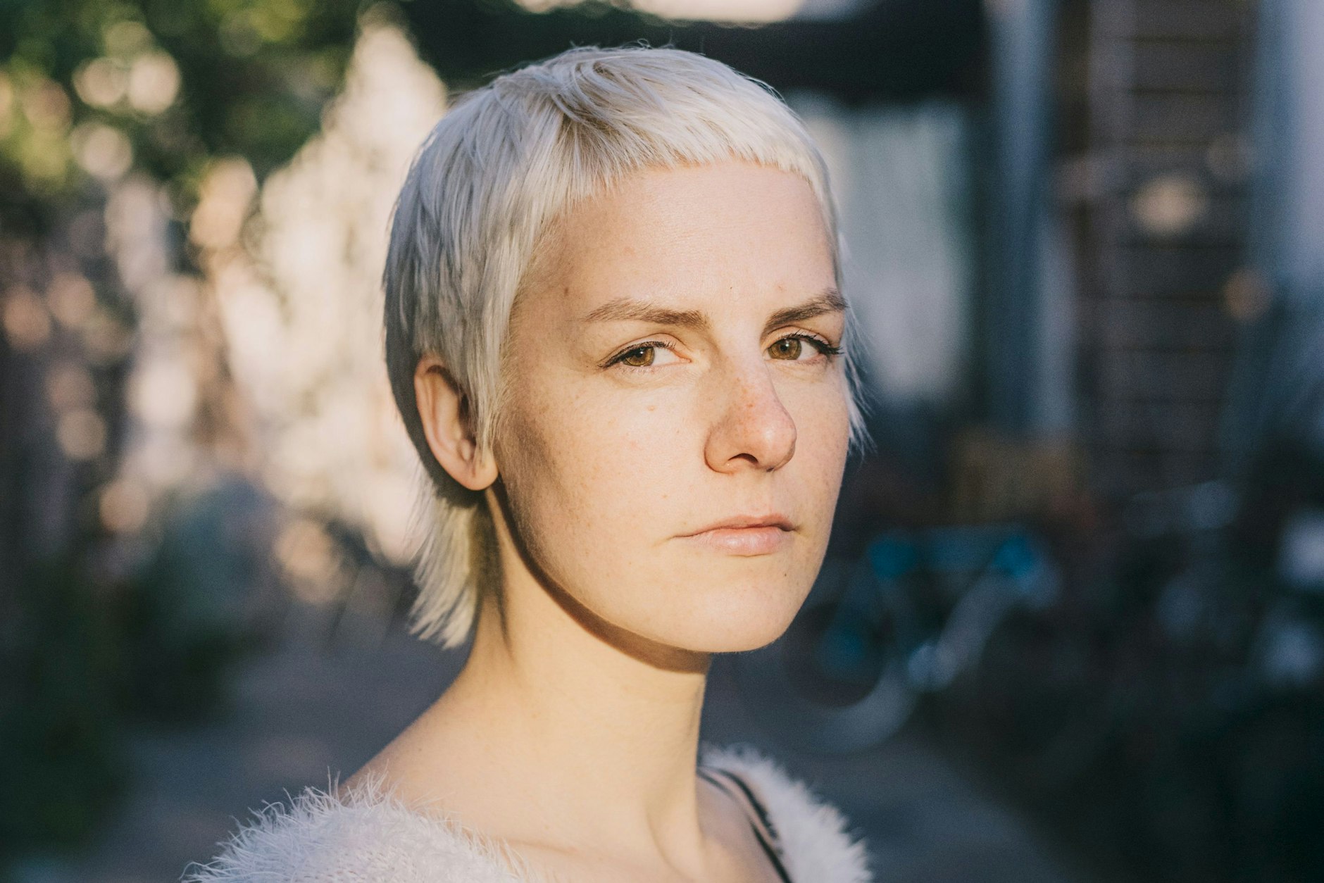 Helene Bukowski erfindet ein in der DDR gelebtes Leben nach.