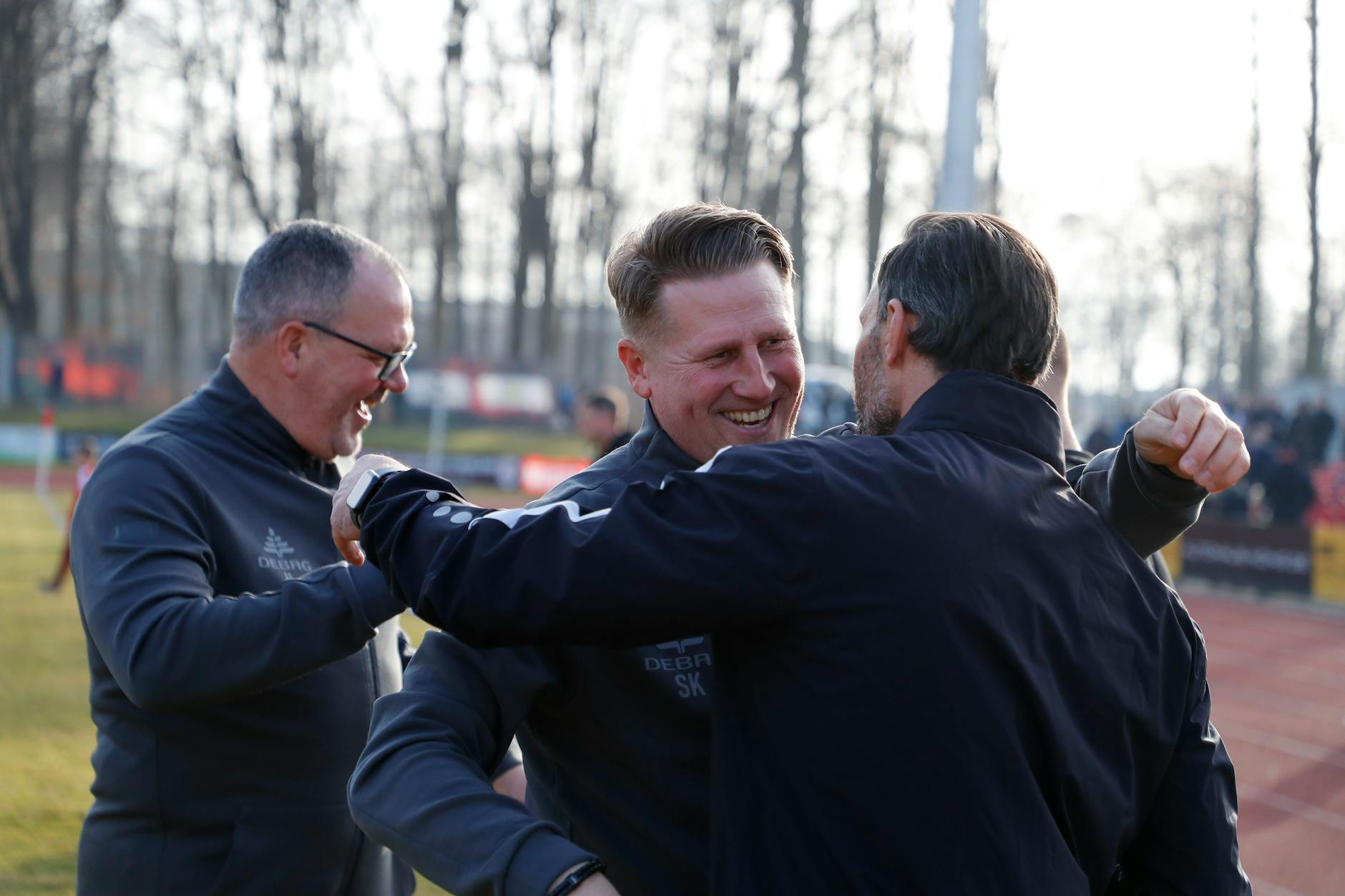 So macht der BFC richtig Spaß. Teammanager Jörn Lenz, Coach Sven Körner und Torwart-Trainer Daniel Haas (v. l.) sind zufrieden.