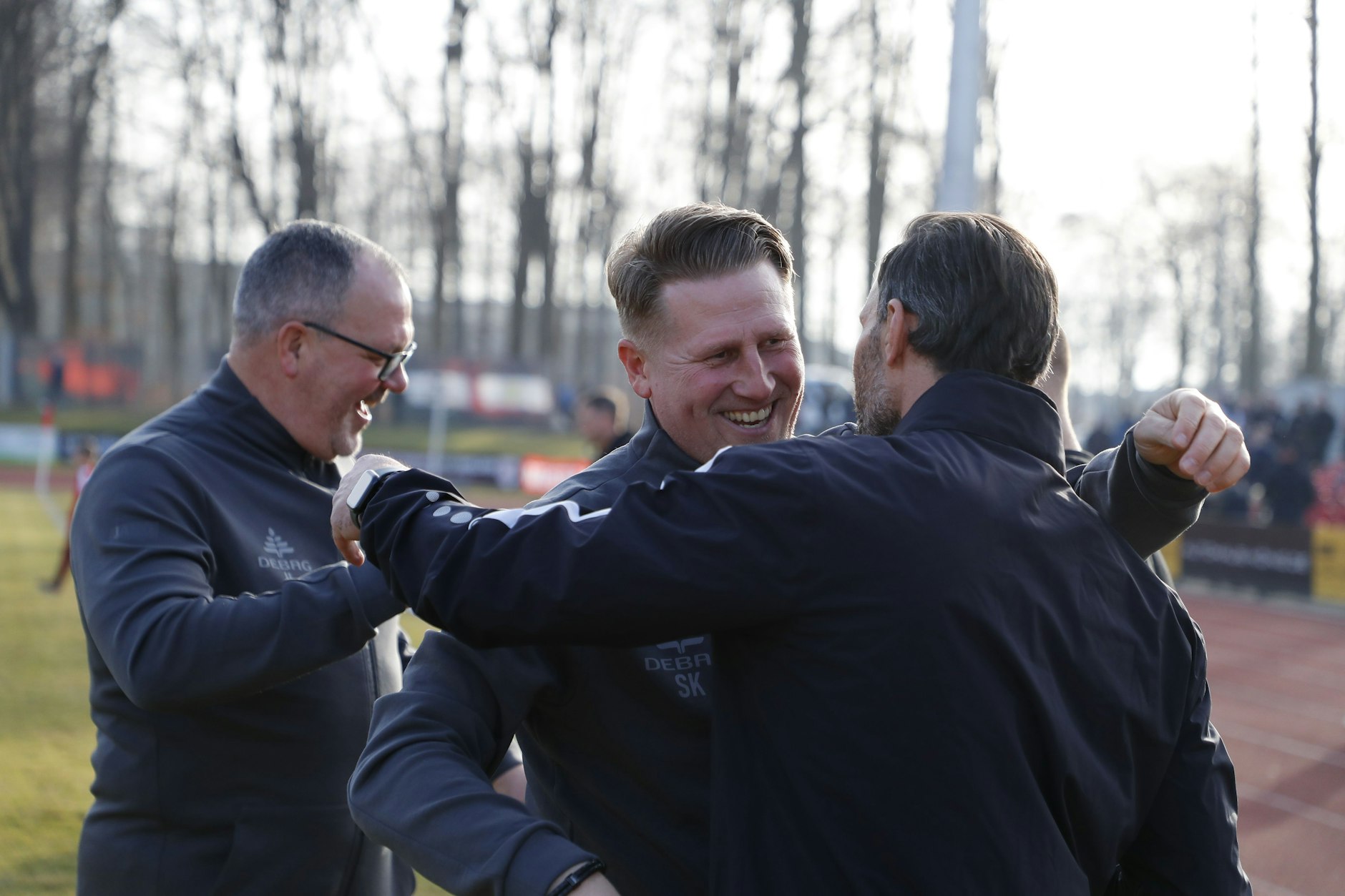 So macht der BFC richtig Spaß. Teammanager Jörn Lenz, Coach Sven Körner und Torwart-Trainer Daniel Haas (v. l.) sind zufrieden.