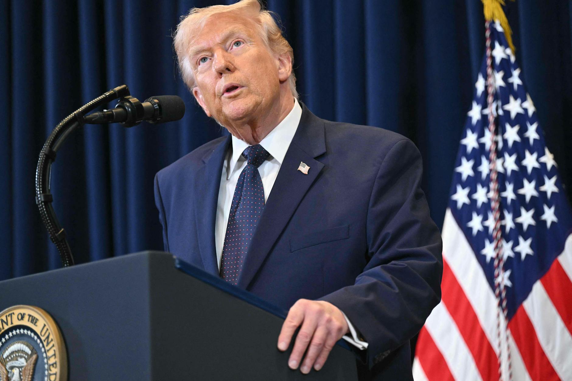 US-Präsident Donald Trump spricht während einer Pressekonferenz am Montag.