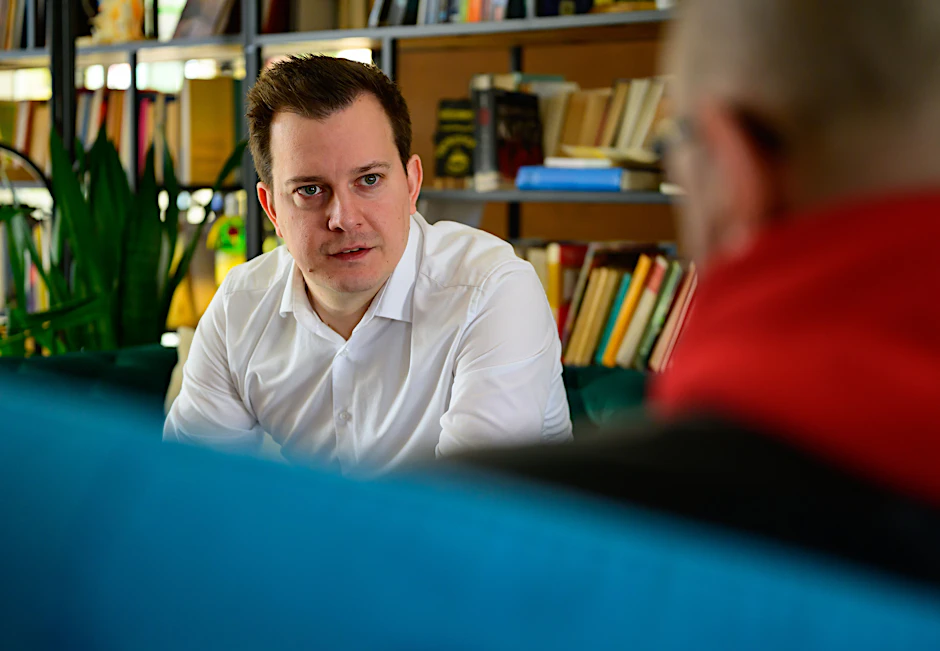 Der Bürgermeisterkandidat Patrick Hübner hat erfolgreich gegen die Absage der Stichwahl geklagt.