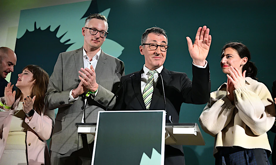 Ein Neuanfang für die Grünen? Andreas Schwarz, Cem Özdemir und seine Frau Flavia Zaka bei der Wahlparty