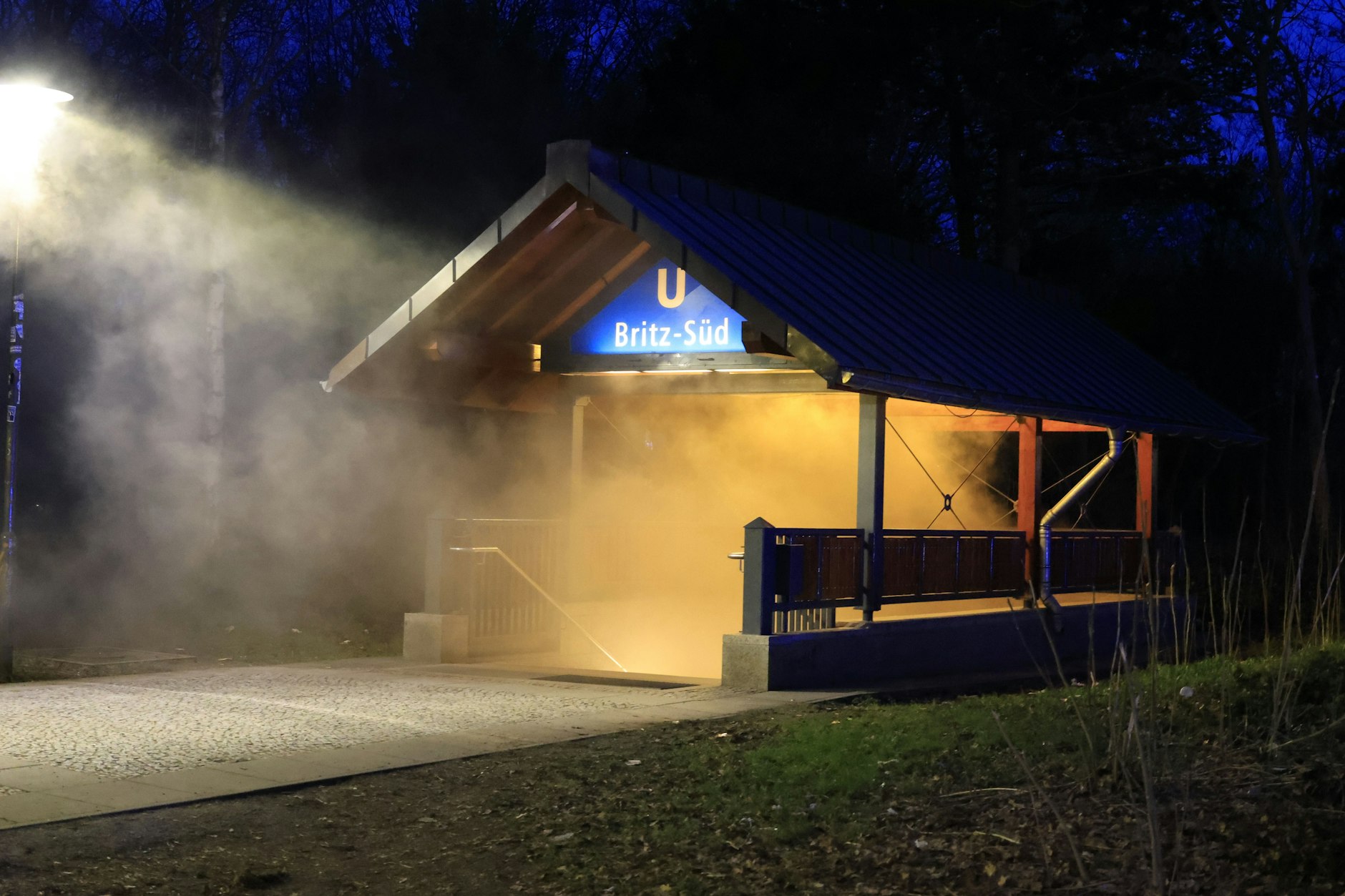 In einer U-Bahn der Linie U7 ist ein Feuer ausgebrochen. Drei Bahnhöfe mussten evakuiert werden.
