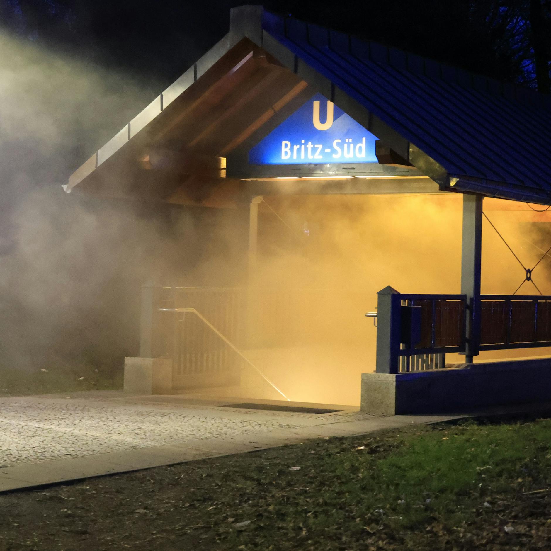 Image - Feuer in der U7: Drei Bahnhöfe evakuiert – großer Lösch‑Einsatz