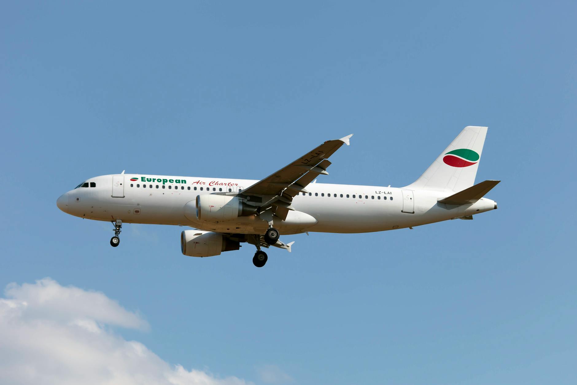 Wegen der angespannten Sicherheitslage im Nahen Osten sagen mehrere Reiseveranstalter Flüge und Reisen in die Golfregion vorübergehend ab. (Symbolbild)