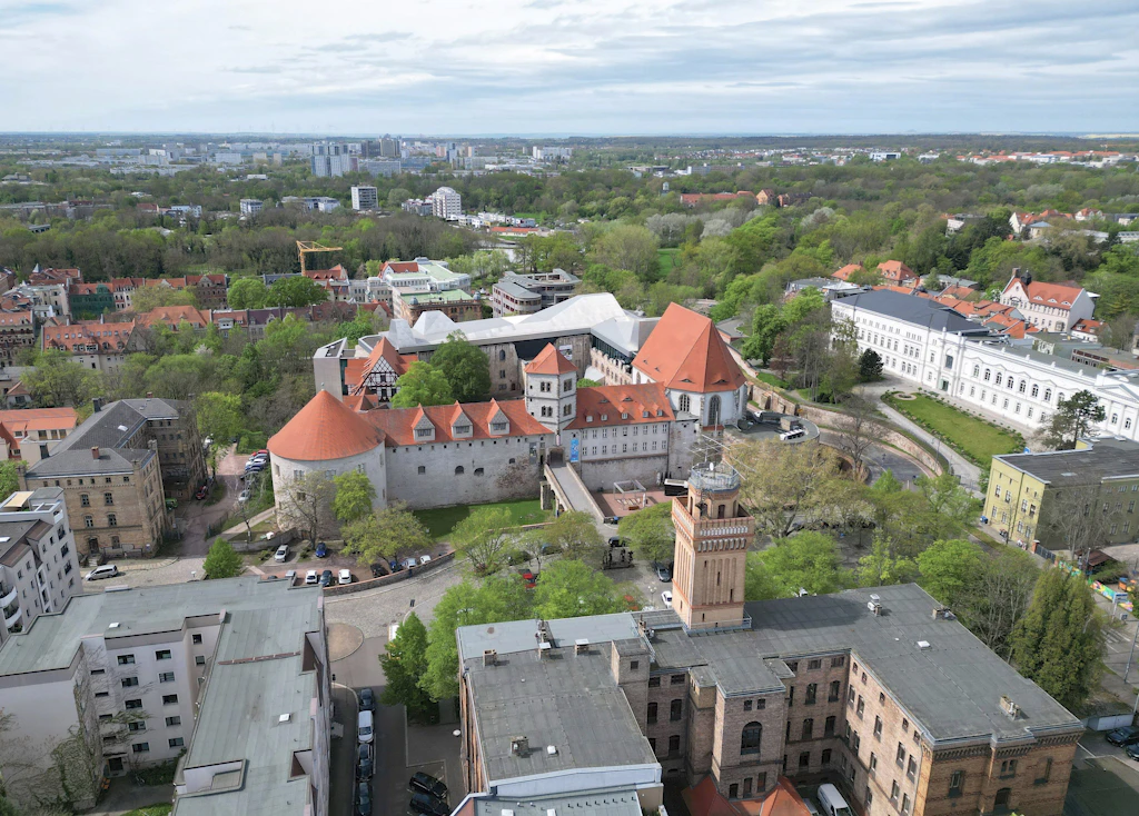 Die Moritzburg in Halle (Saale) wird saniert. Das Museum zieht in das Galeria-Kaufhof-Gebäude am Marktplatz.