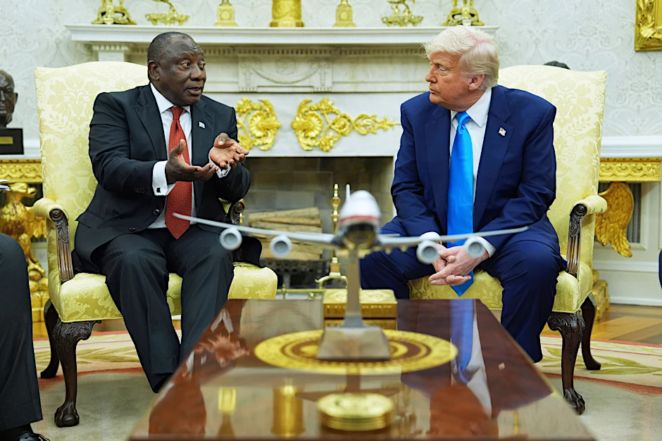 US-Präsident Donald Trump traf im Mai vergangenen Jahres den südafrikanischen Präsidenten Cyril Ramaphosa im Oval Office.